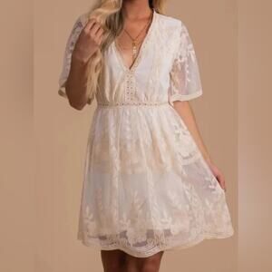 NWOT BELLA ELLA Light My Fire Deep V Neck‎ Lace Flutter Sleeve Mini Dress Size M